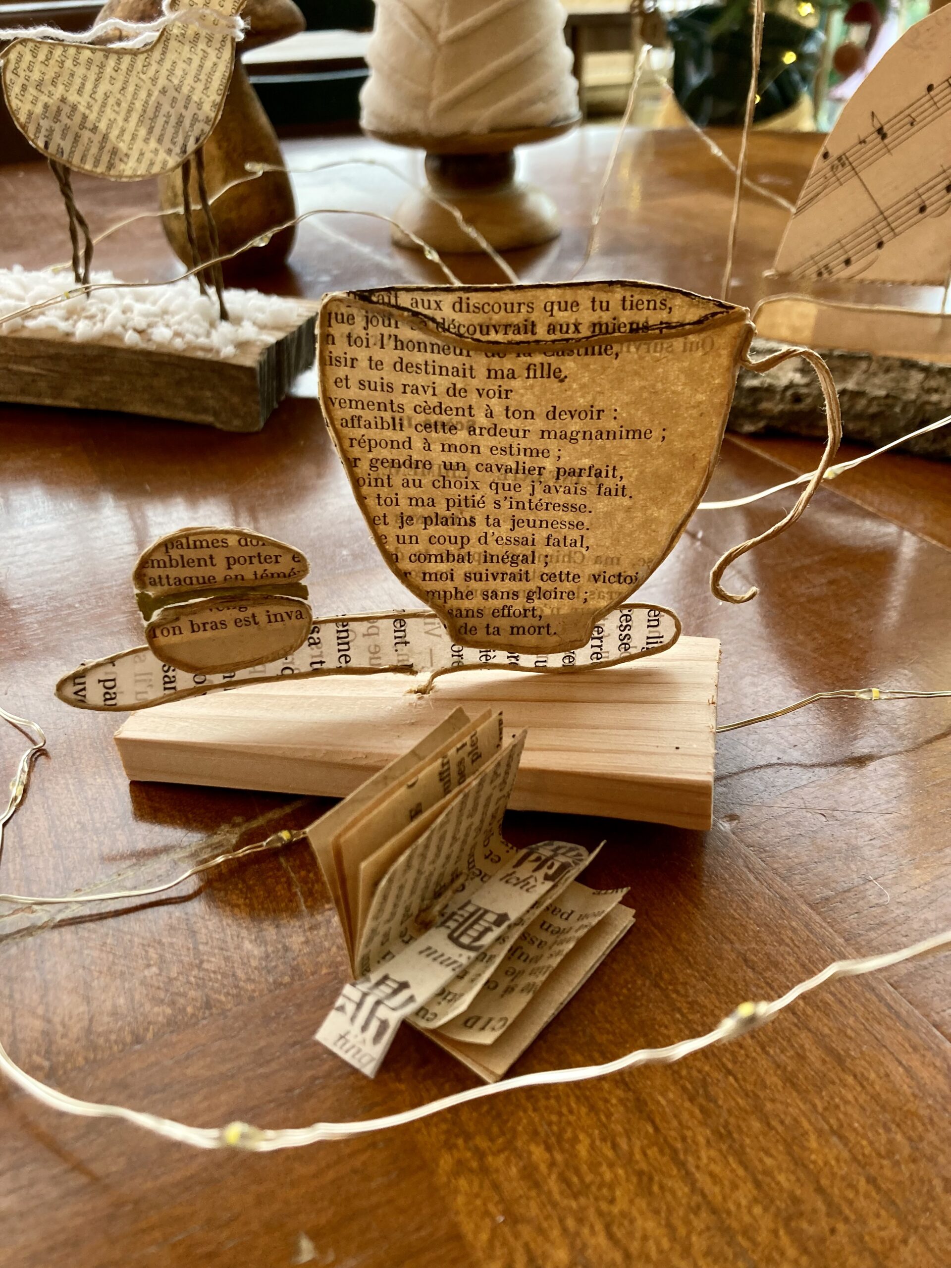 Atelier créatif : fabriquer une décoration en fil de fer tressé et papier !